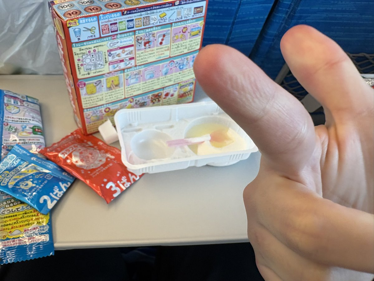 yoindeGo's tweet photo. 新幹線の中で
なぜねるねるねるね https://t.co/is74tbtR3w