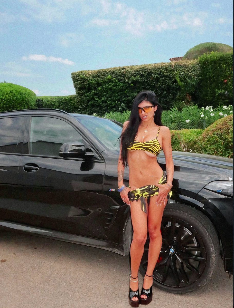 t5r5_'s tweet photo. اهه الي احبه ب ميا خليفة انها متفتحة وتحب الحرية وماهمها رأي احد 💅

Mommy 😵‍💫 https://t.co/QqhpPFiTnf