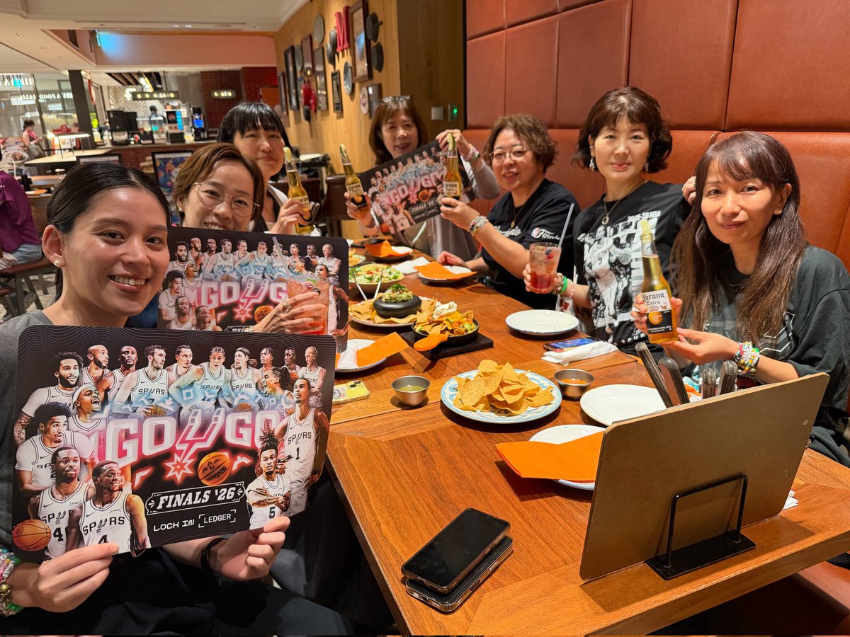 ktmama_nba's tweet photo. ゆうべの宴🍻🌮🍗🍸🏀
SASの子達のモンペ&amp;母&amp;祖母&amp;近所のおばちゃん達😆
同じチームを応援する仲間で集まるのはいつも楽しい🏀📣
#GoSpursGo https://t.co/7XkHv2sZTH