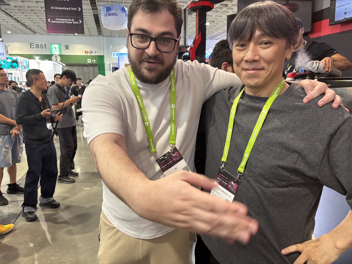 duck_oc's tweet photo. 世界初RTX5090(Blackwell)ベンチで4GHz超え。

旧Galaxカード最後の一撃？

おめでとう㊗️OGS! https://t.co/TW8xLlckM7