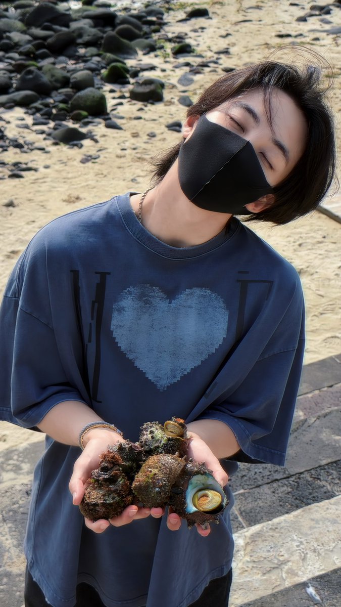 Loving_YoonJH's tweet photo. 260702
🌊
#JEONGHAN #정한 #SEVENTEEN #세븐틴 https://t.co/C6SyR3zqsM