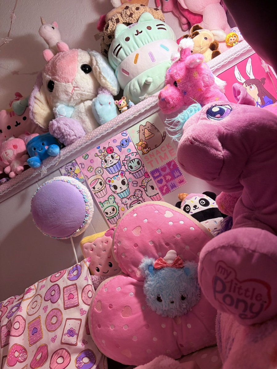 toyboxbun's tweet photo. my candyland https://t.co/mvXvWiz9kh