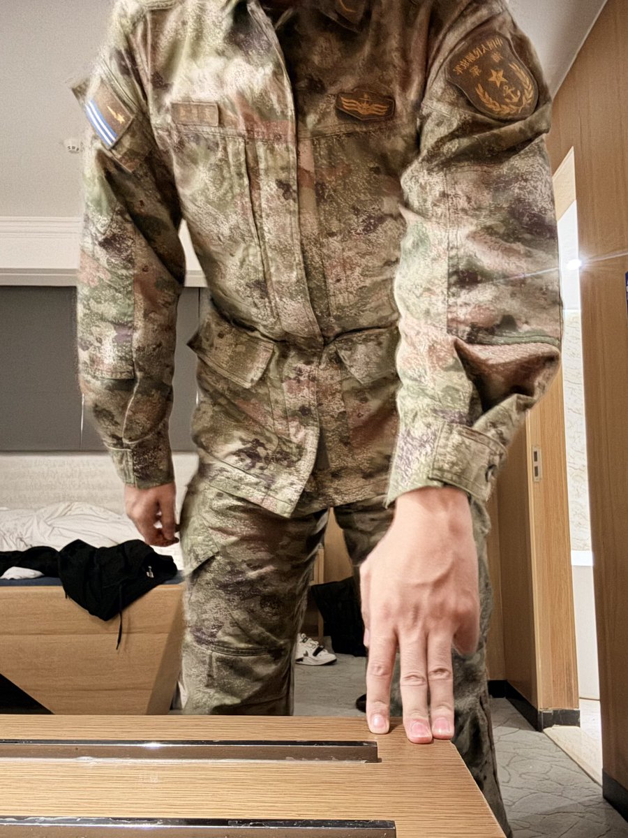 IkFe9's tweet photo. 穿小海的衣服玩玩 https://t.co/rQkrdKTp0n