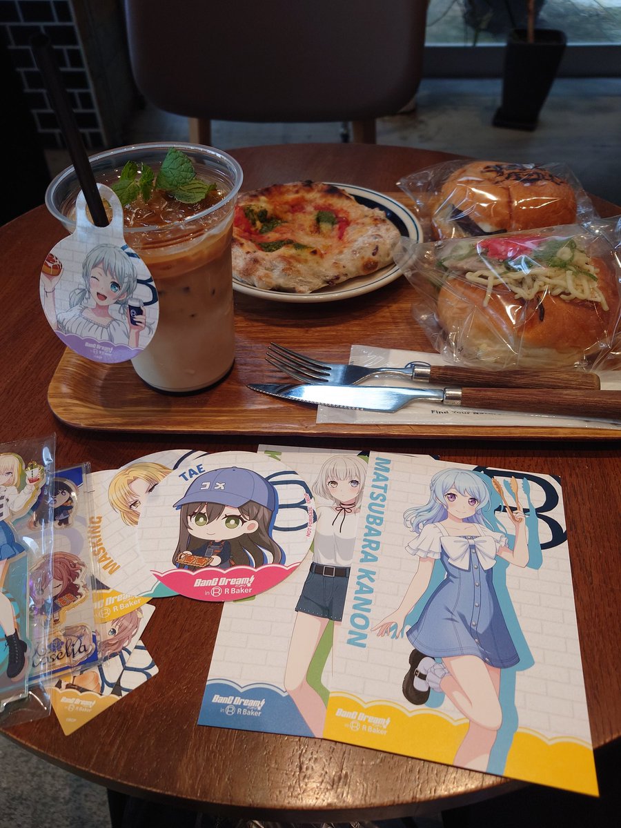 orirakiyuku's tweet photo. #バンドリ
#Rbaker
こんな地方に2店舗も開催なので折角なので行ってきました
コラボグッズ売り切れなし、コラボ目当てのお客さん皆無しで地方の強み感じた
楽奈の抹茶ラテ目当てで後半開催も行きたいね https://t.co/5clocpQvEh