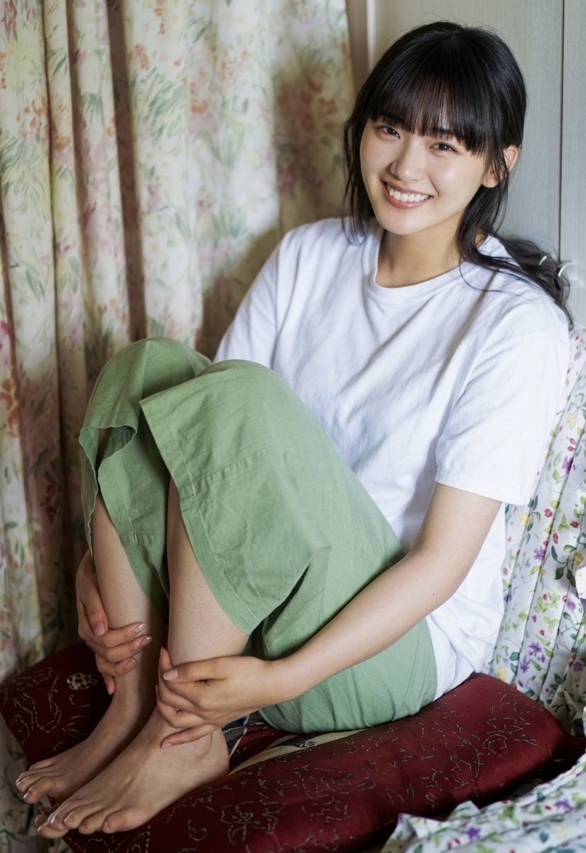 LOVEidolSOLE's tweet photo. 裸足天ちゃん有難いけどガッツリ足裏見せて欲しかったね...🥹
#櫻坂の足裏 https://t.co/VuaVzRjcXR