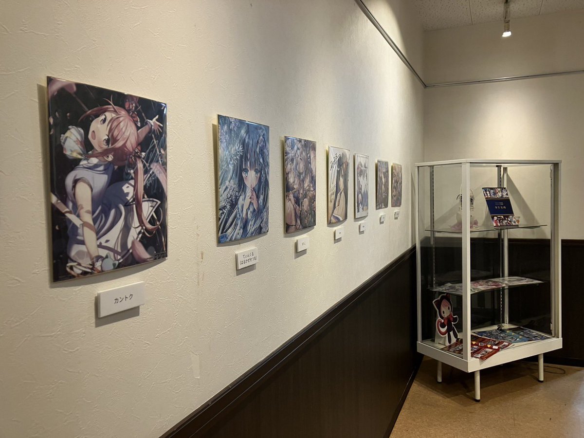 AJ_nihonbasi's tweet photo. ✨💙藤真拓哉版画展❤️✨
💫大好評開催中💫

「絵師100人展」描き下ろしイラスト、「Z/X」「ヴァンガード」のキャラクターイラストを含む、
貴重な版画作品の数々を展示・販売いたします！

🎀ご来場予約で特典も￼🎀

https://t.co/U1lV5rmRNc

■日付:6/2(木)〜4/6(月)
■時間:11:00~19:00
※初日は13:00から
■場所:アールジュネス日本橋