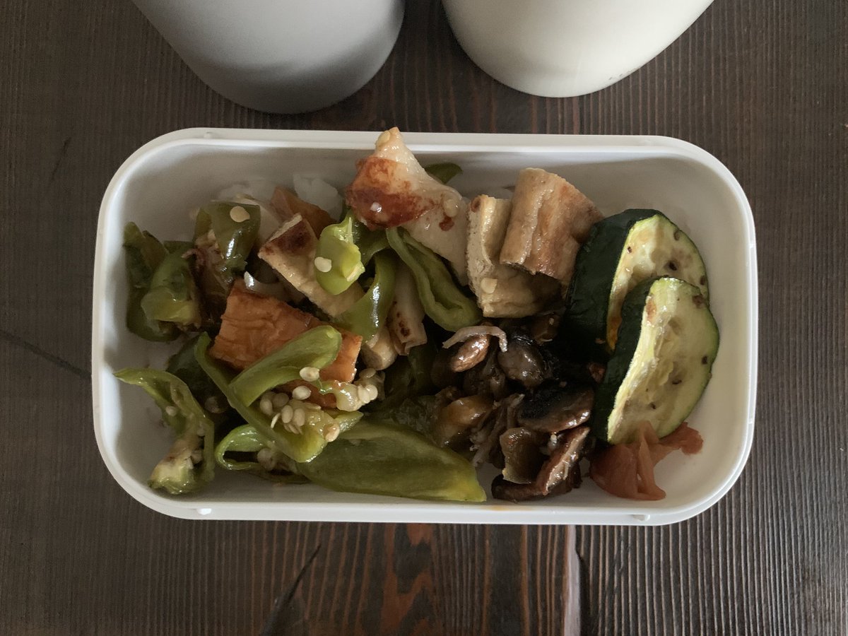chienuts1's tweet photo. 木曜日お弁当。ピーマンちくわ炒め。 https://t.co/L9QlXEobZ1