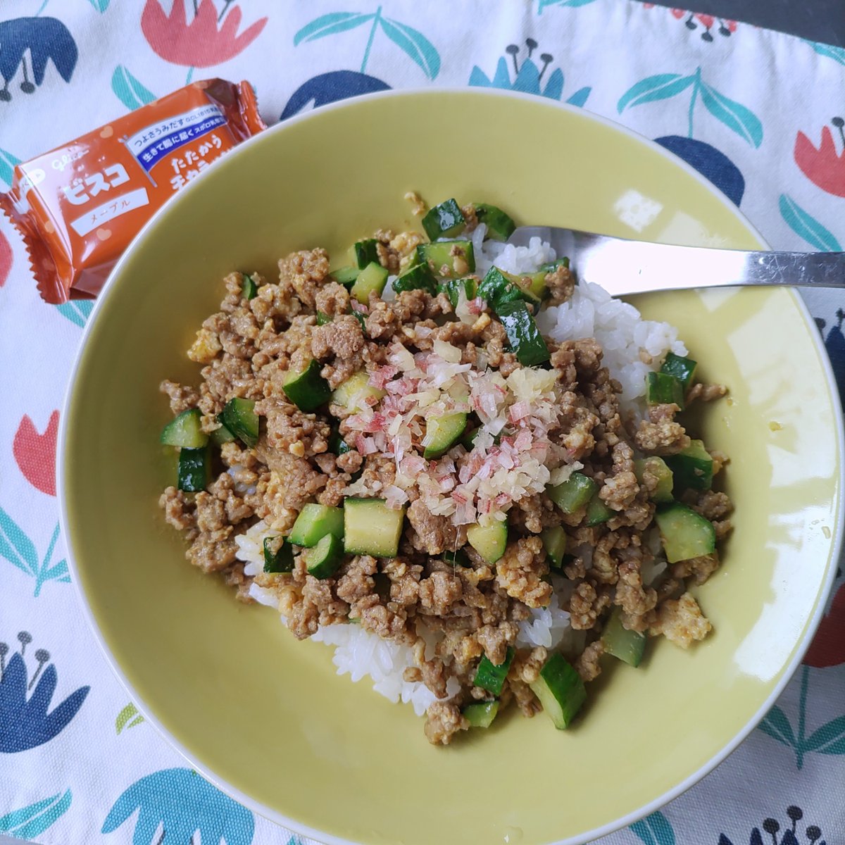bow_anmitu's tweet photo. あかり、出会ったばかりであなたのことよく知らない。それでも…美味しそうなお料理を作ってることは知ってるの。信じてみるわ、あなたを…という気持ちで作ったキュウリカレーメチャウマでした。また作る。ありがとう。 https://t.co/Yui02cVSD9