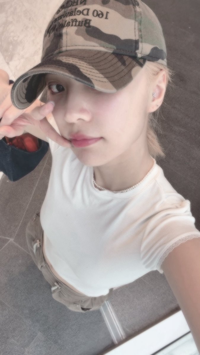 2_jjj_2's tweet photo. OMG MY HEART SKIPPED A BEAT 😪❤️

🦊: wake up early for work ❌
wake up early because i remember the work time wrong ⭕️

#JANHAE #JANIVERSE https://t.co/d0DL8Uj8P3