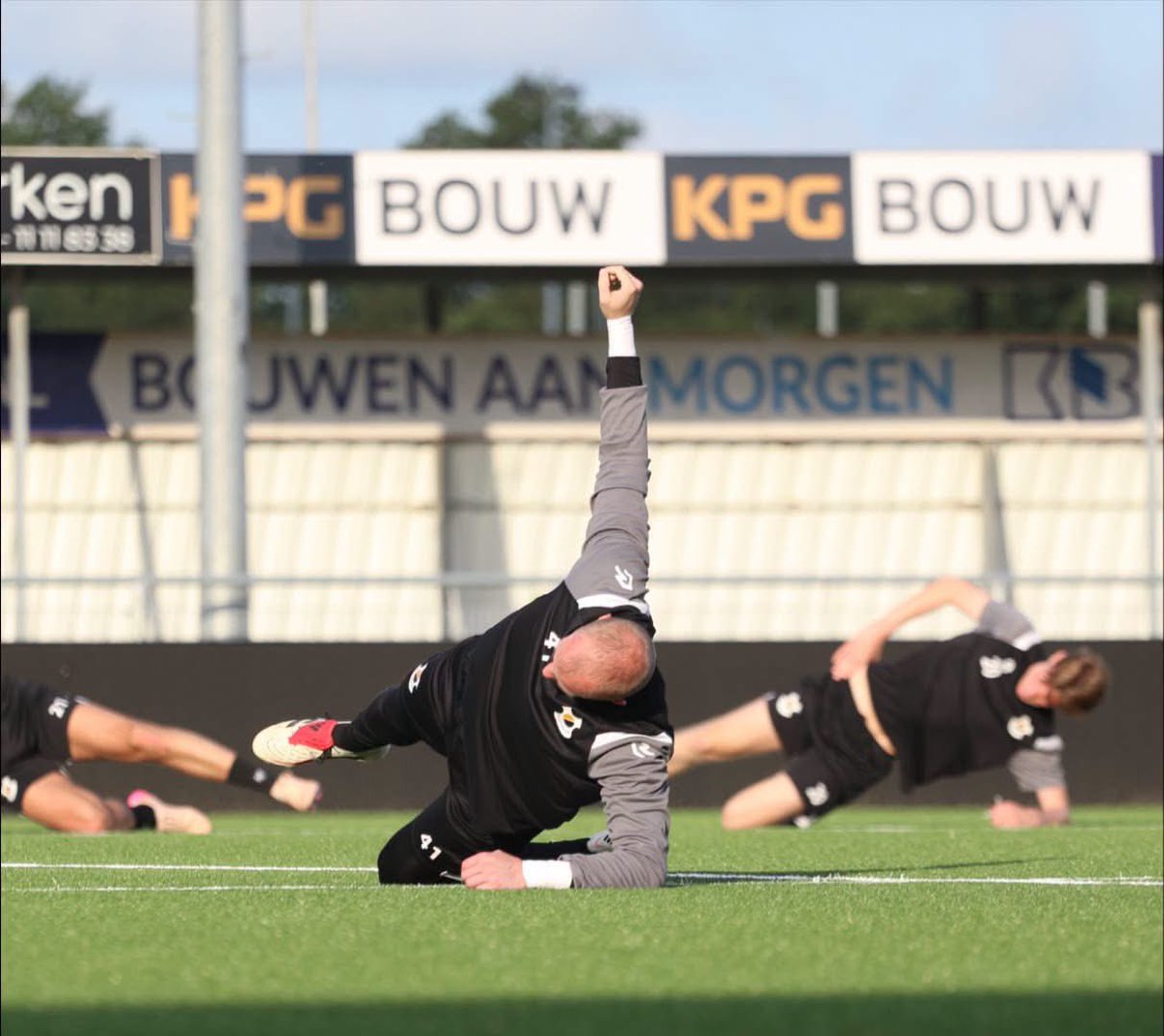 vvkatwijk's tweet photo. Aanstaande zaterdag 4 juli om 10:30 uur begint de selectie aan de voorbereiding met een eerste training onder leiding van de nieuwe trainer Luigi Bruins. Kom je kijken? 

https://t.co/hcV1ADIdPN https://t.co/lSx6d5jl5V