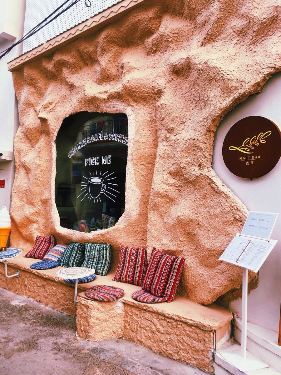 FilomenaLoptb's tweet photo. Just sipped the creamiest homemade lavender latte at a tiny Parisian corner café, watching golden sunset paint the cobblestones pink—this is the kind of small, perfect travel moment I’ll hold close forever!， https://t.co/0sV3rLhRHV