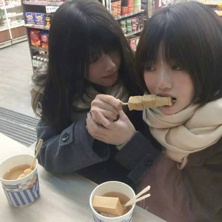 jjus2u's tweet photo. girlhoon &amp; girlkeon https://t.co/x7INNtIKql