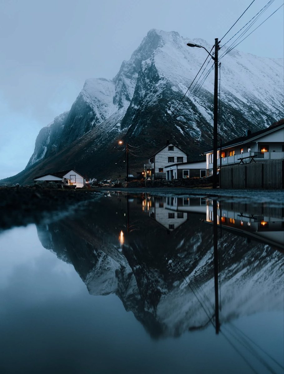 visualsofearth1's tweet photo. Lofoten Islands, Norway https://t.co/zrKqNN415B