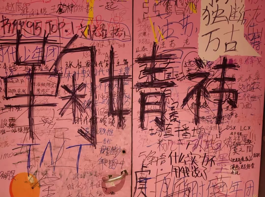 TakishaFodera's tweet photo. Just wrapped an insane 4-hour murder mystery dinner at the new downtown escape room! The clues, the chaos, and that last-minute plot twist had my group screaming—already booking our next one! ♂， https://t.co/EhQonPMqwG