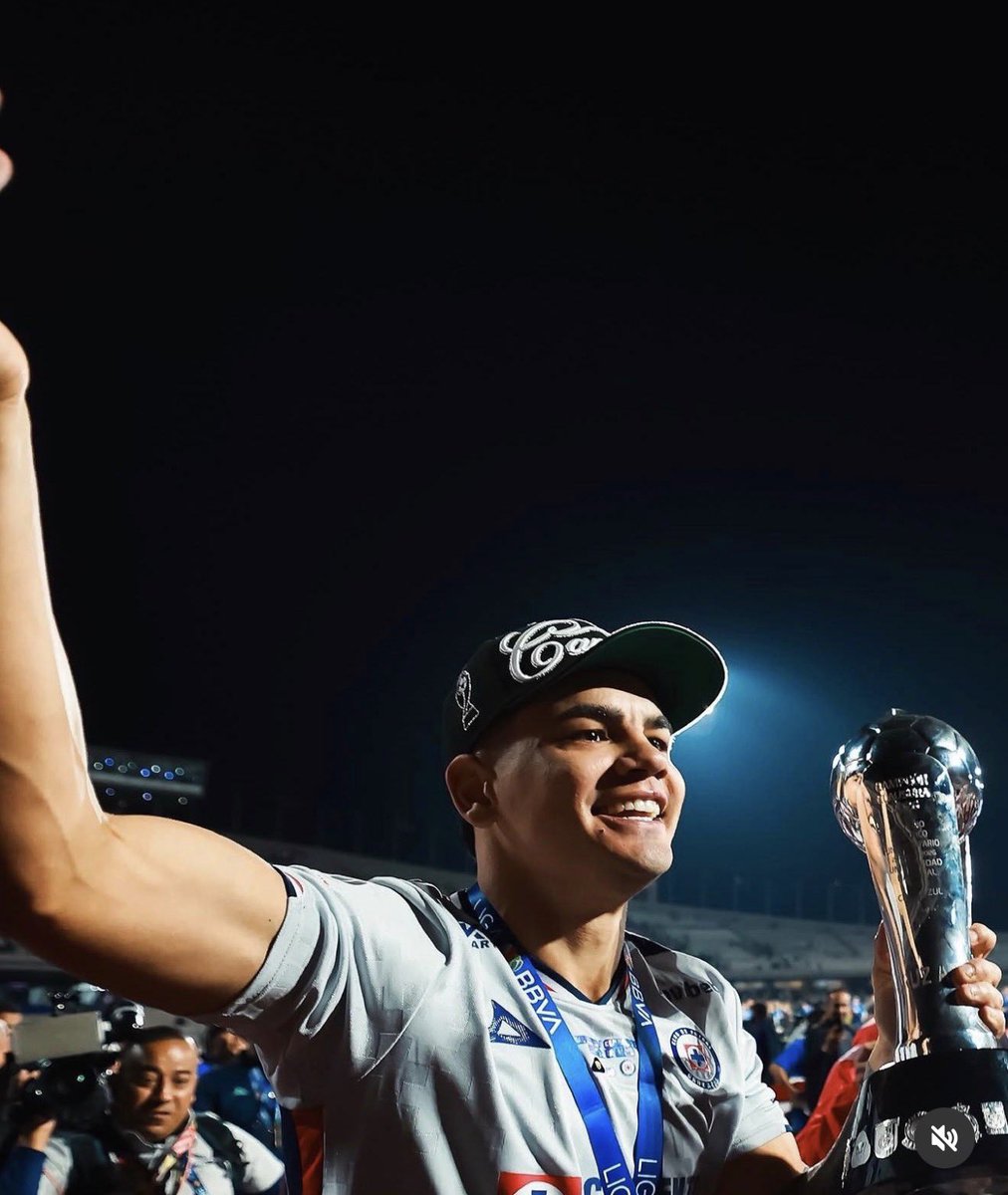 A_EsparzaOteo's tweet photo. GABRIEL “TORO” FERNÁNDEZ 🚨

Se retomaron pláticas entre @CruzAzul y Fernández para renovar. 

Las conversaciones apuntan a un año más de contrato con opción a un segundo por rendimiento. 

El “Toro” se puede quedar. https://t.co/g5M3woxM28