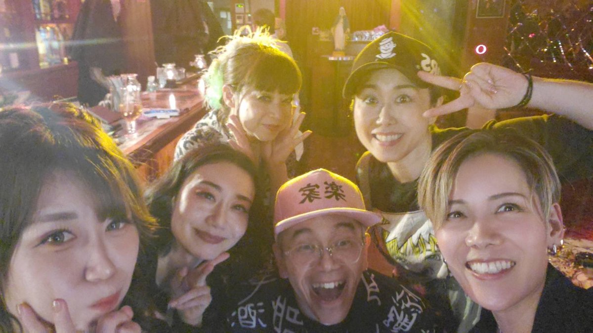 AlTni9's tweet photo. ゴッキャバありがとうございました！！
私の美声で皆様を笑わせる事ができ嬉しかったです☺️これでも普段パンクバンドのボーカルもやってます☺️笑
まじりっけなしに楽しい夜でした！！
来てくれた皆様ありがとう！まじであいしてるよ！ちゅっちゅ https://t.co/A40DZTrtsd