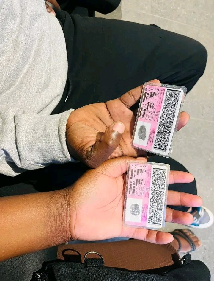 Stompzzz's tweet photo. How things started vs How things are going
He is now employed as a professional driver 😍🥺 https://t.co/CdIquuaO1J