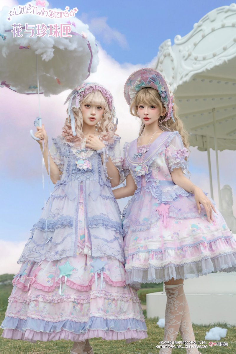 girlism_info's tweet photo. ⭐ご予約受付中🌈

♡「花箱×サンリオ」♡

淡いパープルに包まれる♡リトルツインスターズシリーズ🫧

輝く星と雲がモチーフ🌟
透き通るシフォンとフリルを贅沢に使用💕

エプロンを重ねれば、とびきり夢かわなコーデに変身🎀

☆送料無料☆
https://t.co/DouwYgrYoY

【ご予約は~7/20まで】 https://t.co/040wXIhKZr