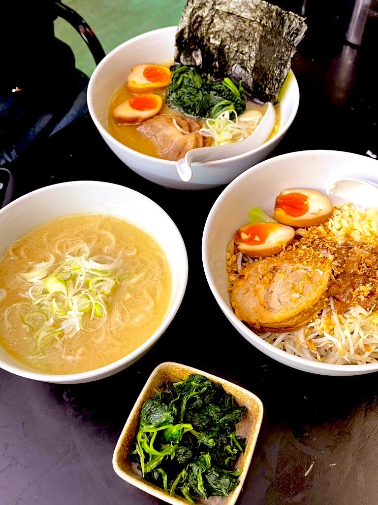 sunset_pattaya's tweet photo. 麺屋日の出です☀️
キッチンのトラブルが解決し、本日は12:00より通常営業いたします❣️
豊富なラーメンバリエーションでお腹の空いたお客様をお待ちしております✨
#麺屋日の出 #林虎ラーメン #パタヤラーメン #通常営業 https://t.co/fYwwyiNSac