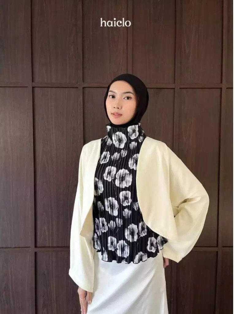 liliypicks's tweet photo. Hai Nonna Pleats Top
https://t.co/EOjRcBAfXH https://t.co/lgqGohPrhr