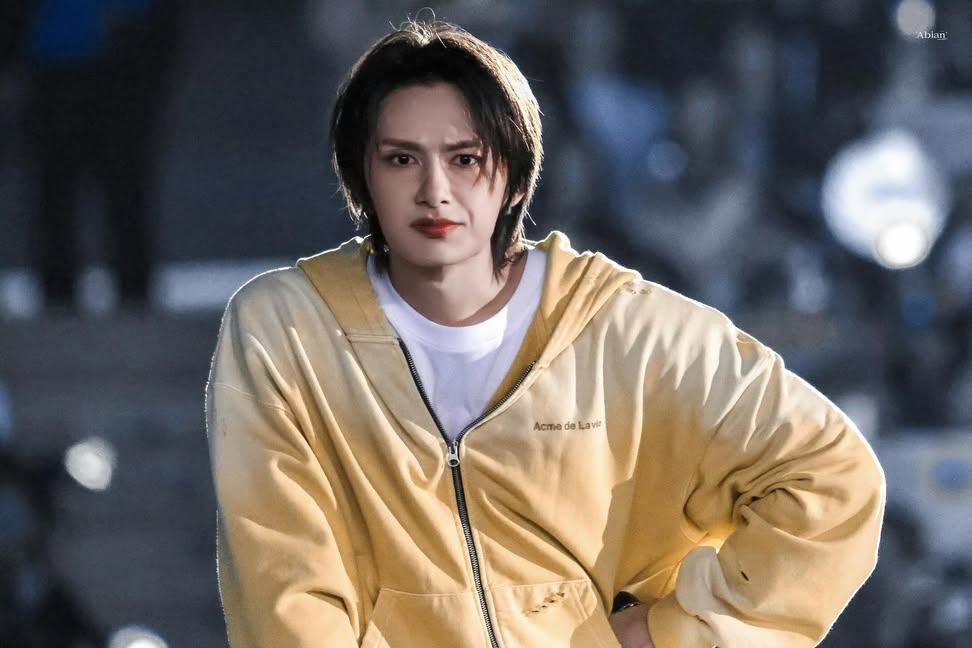 Junhuibbygirl's tweet photo. "tf these losers be saying about me now???" https://t.co/OyWxcoujGe