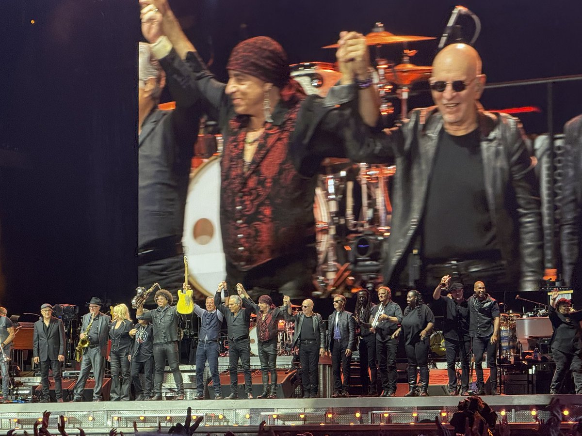PaulApp0505's tweet photo. Happy 76th Birthday to the #Professor #RoyBittan Hoping you have a wonderful day. I’ve been lucky to see a number of #Racings in the last few years but imo #Philly21Aug24 beats them all. That outro. Thanks for everything Roy ✨🎉🎹❤️✨🎉🎹❤️
https://t.co/BP76BfpYv3 https://t.co/cbiInliBt7