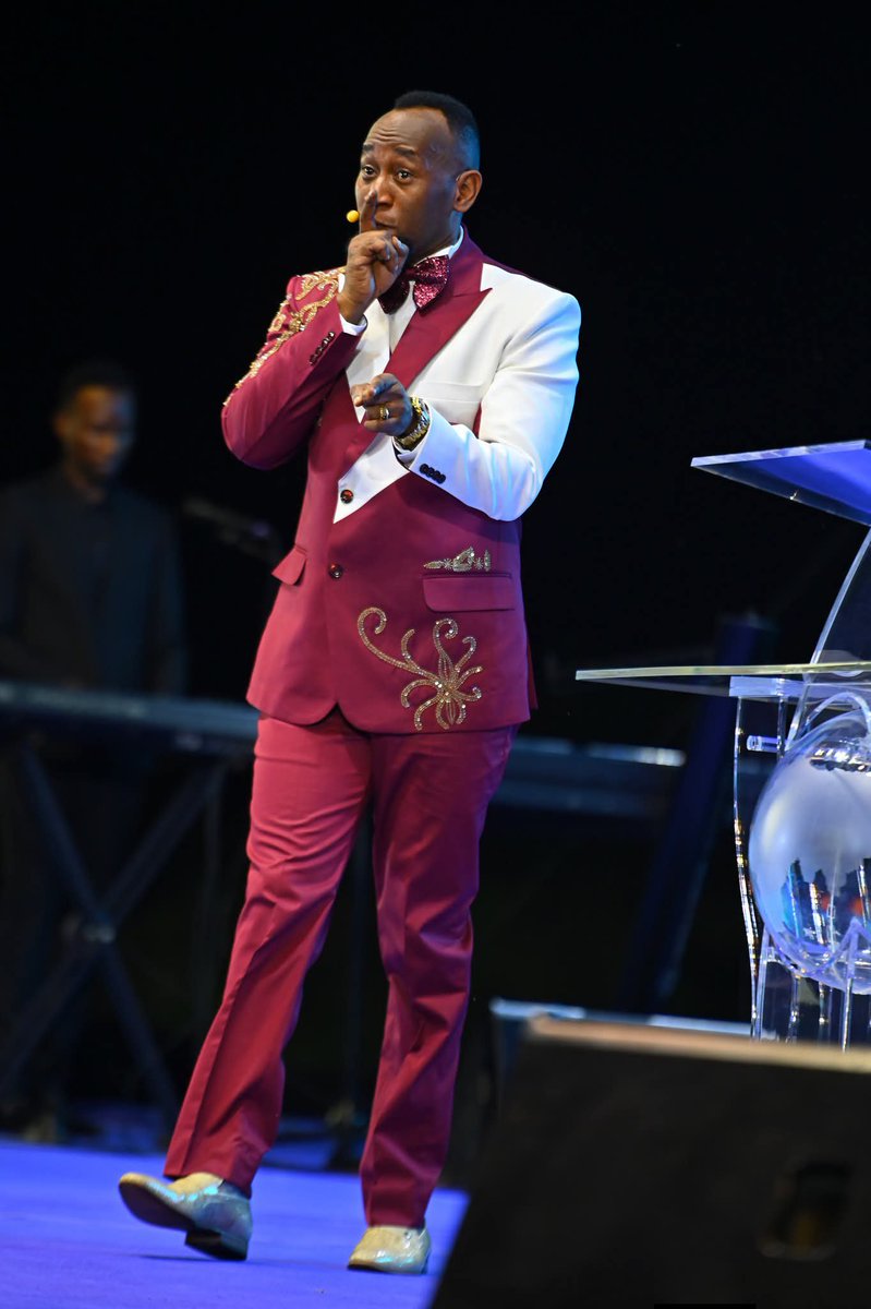 innobyamugisha's tweet photo. Don’t let anything shift your gaze from the glory of God.
The moment you look away, His glory becomes less impactful in your life.
But the more you behold Him, the more you are changed into His image.
#ProphetElvisMbonye https://t.co/zMv9eUCmPK
