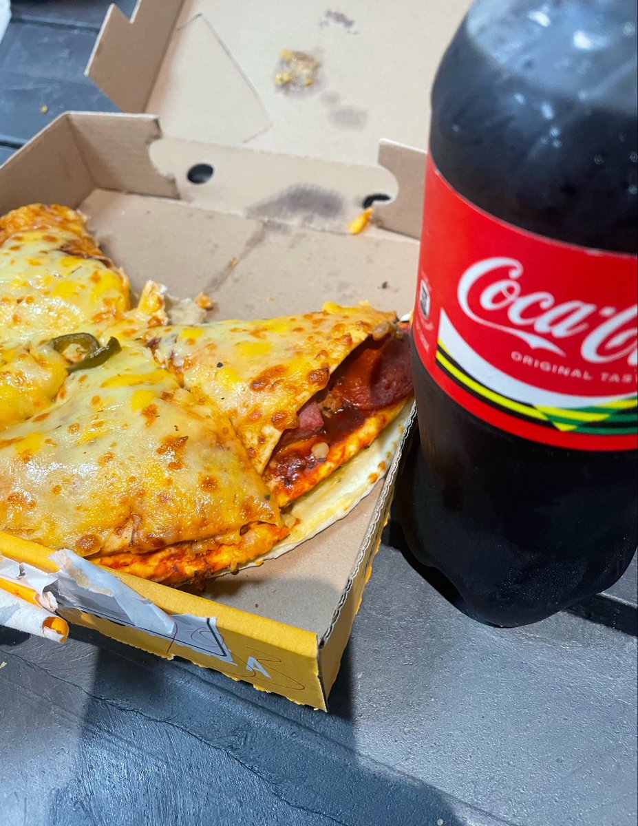 cozmino__'s tweet photo. Having a quick breakfast before I go back to snitch on my colleagues 🤣 https://t.co/mPCWv6O5ir