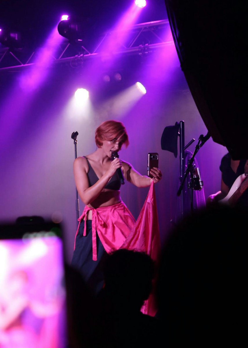naomiscottchart's tweet photo. "To commemorate her first major headlining gig, the “Cherry” singer is giving NYLON an exclusive behind-the-scenes look at the F.I.G tour, taking us through the physical (and vocal) warm-ups before the show to her final bow on The Atlantis stage." 

Naomi Scott for @NylonMag https://t.co/3JMKYLg4nO