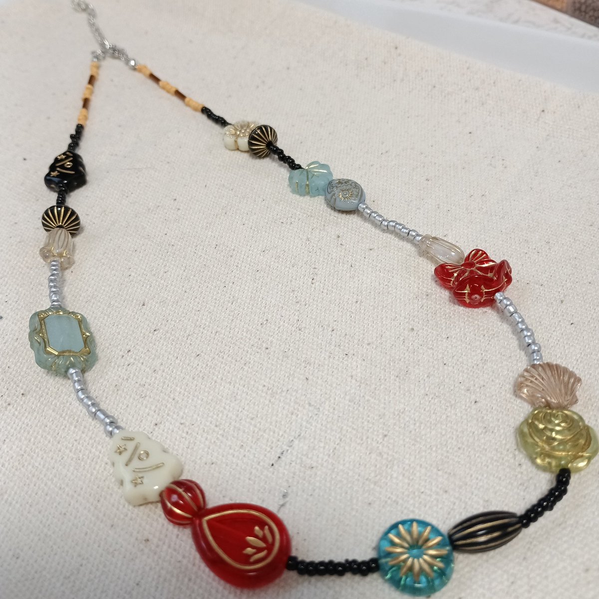 nosuke_FREEDOM's tweet photo. #ハンドメイド #ビーズ #アクセサリー レトロポップなビーズとホースシューのチャームを使ってネックレスを作りました(*´˘`*)今日は息子の学校のうにむき体験で楽しかったです♪子供の頃を思い出しました☺️ https://t.co/gY2RDfxCjS