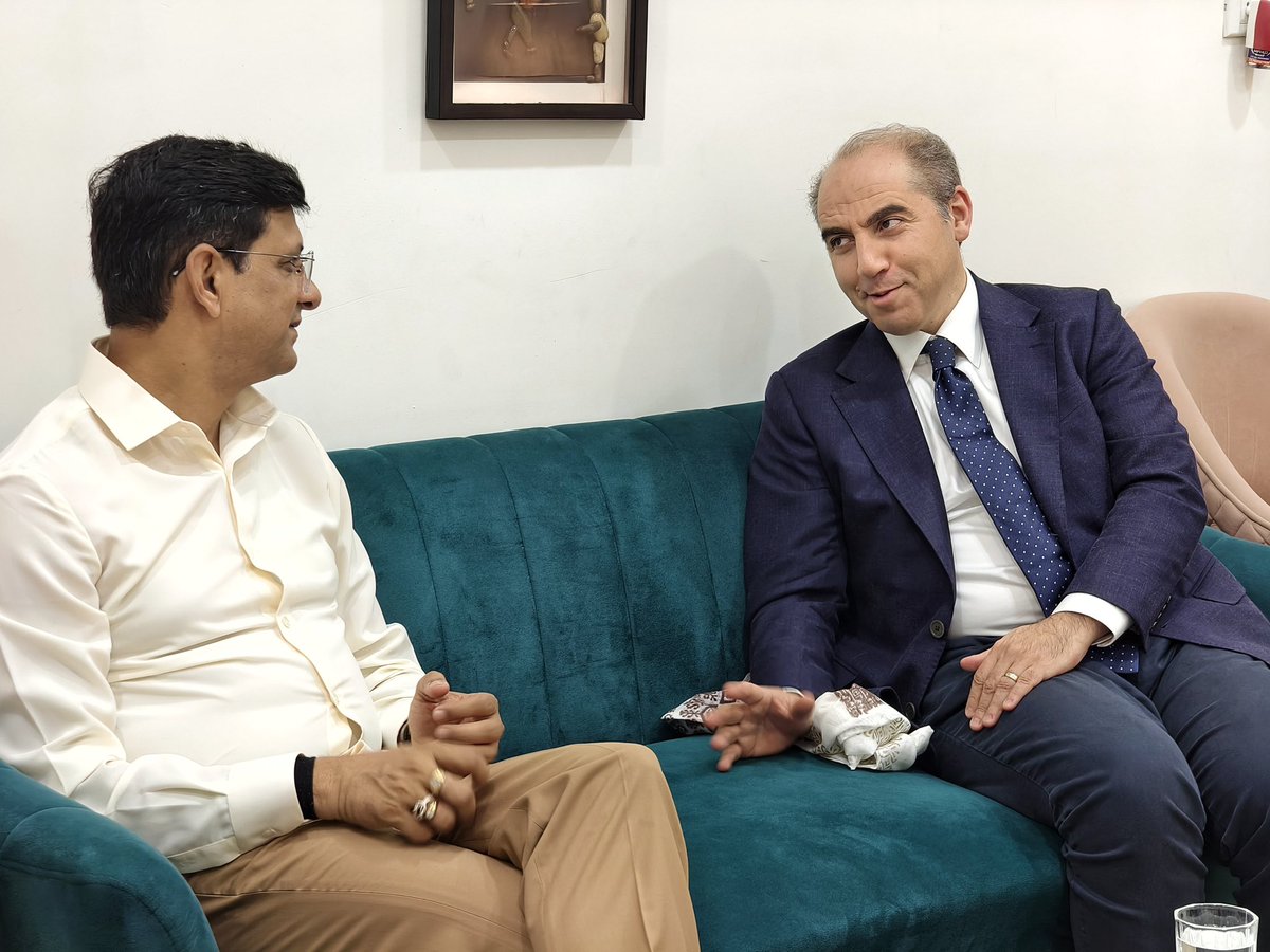 advpushyamitra's tweet photo. I had the pleasure of welcoming Mr. Nabil Taouati, Consul General of the Netherlands, to my residence today.

We held productive discussions on strengthening cooperation in areas of water management, waste management, green mobility, sustainable food processing, life sciences & healthcare, and medical waste management.

The exchange of ideas and global best practices in these sectors will play a significant role in advancing sustainable urban development and creating a cleaner, greener, and more resilient Indore. I look forward to continued collaboration and meaningful partnerships.