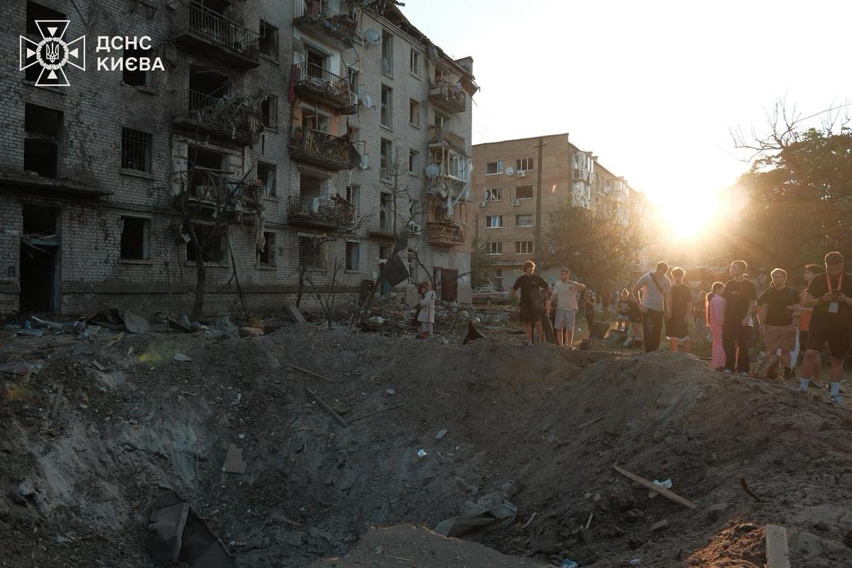 pepel_klaasa's tweet photo. Yet again, Russia is performing terrorist attacks on millions of citizens of a large European city. 

13 people killed in residential buildings https://t.co/WWJ4f7ZfQI