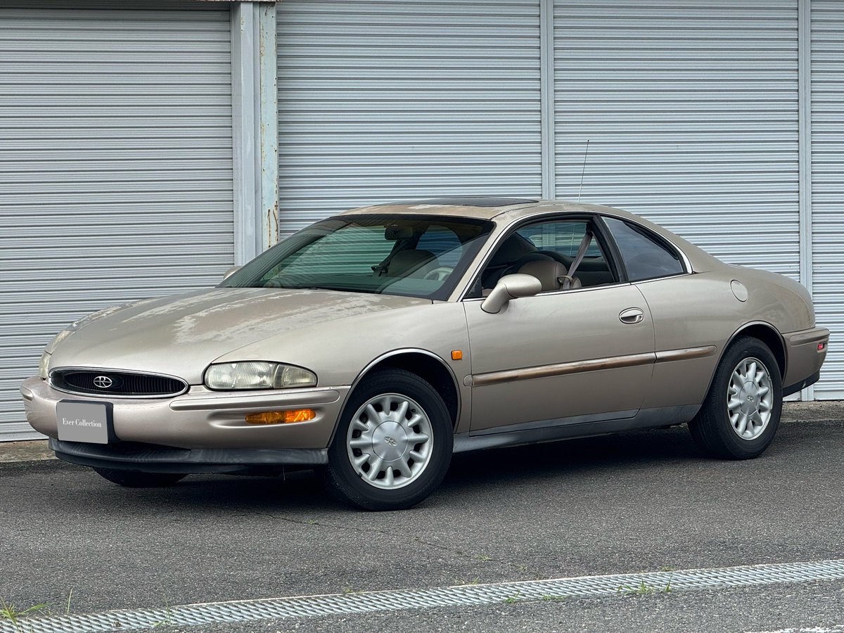 EverSpirit1986's tweet photo. 【New Stock】

1996年
ビュイック リビエラ
車検無し
走行距離：メーター不点灯につき不明
（車検証見る限り恐らく10万km前後）

日本未導入で本国でも珍しい最終型のリビエラ🇺🇸
内外装の色と程良いヤレ感が堪らない🤤

手を入れる前にレストアベースとしてお安く販売します🙆‍♀️

29.8万円🔥 https://t.co/4ps81vcXsA
