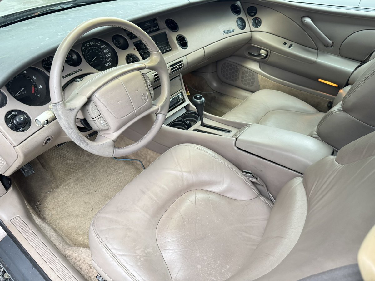 EverSpirit1986's tweet photo. 【New Stock】

1996年
ビュイック リビエラ
車検無し
走行距離：メーター不点灯につき不明
（車検証見る限り恐らく10万km前後）

日本未導入で本国でも珍しい最終型のリビエラ🇺🇸
内外装の色と程良いヤレ感が堪らない🤤

手を入れる前にレストアベースとしてお安く販売します🙆‍♀️

29.8万円🔥 https://t.co/4ps81vcXsA