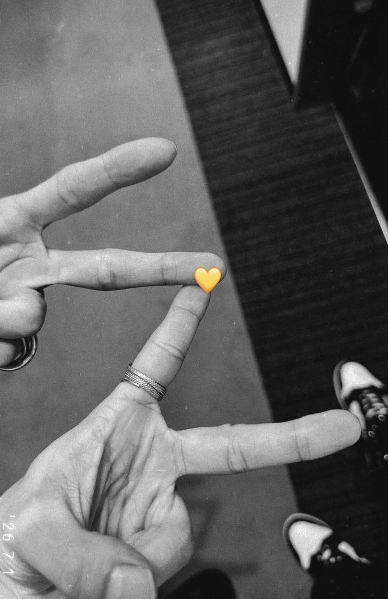 springdog210872's tweet photo. 💛💜
優しい先輩と愛され岸くん
#岸優太_Instagramストーリー 
 
 https://t.co/ZVzAsDDEyL https://t.co/grm8VlZgby