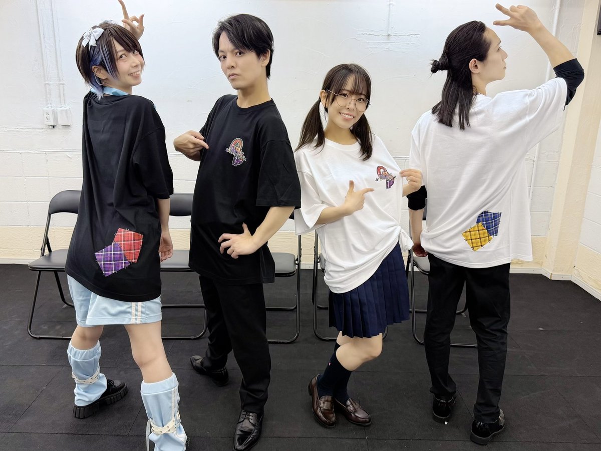 QuarPatch's tweet photo. #かるぱち Tシャツが届きました！
一足お先にキャストみんなで着てみました✨

明日からの #境プラ 物販にて販売いたします。

白/黒 XLサイズ  ¥3,500

ぜひお迎えください！ https://t.co/n8qr5RcDGV