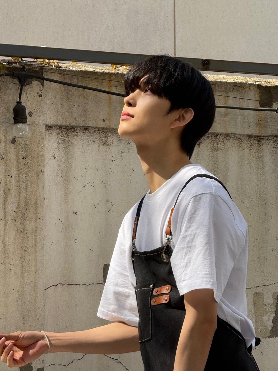 1_k310's tweet photo. ㅈㅉ사연잇을것같이생겻고그게너무좋음 https://t.co/XYEK5fF3zx