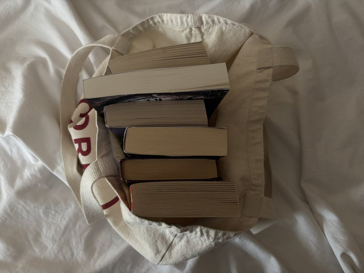 onreadermode's tweet photo. I love buying books so much https://t.co/zjitCv1oyy