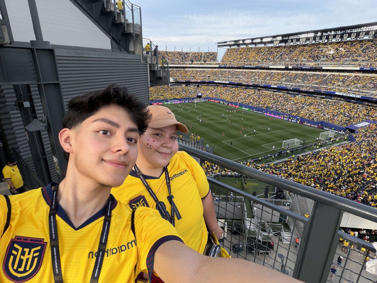woahwill1's tweet photo. Reminiscing  :( 🐹✨ 

#fifa #latino #ecuador  #worldcup #cuy https://t.co/GS5olZVHVv