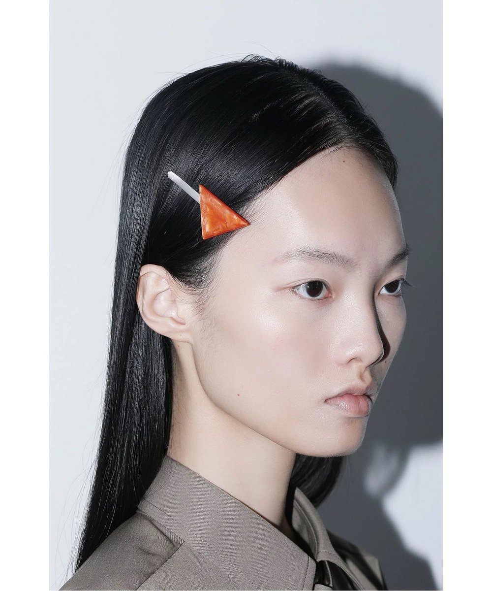 TOGAのTriangle hair pin▶︎ 湿気でどうしようもない前髪とか後毛も