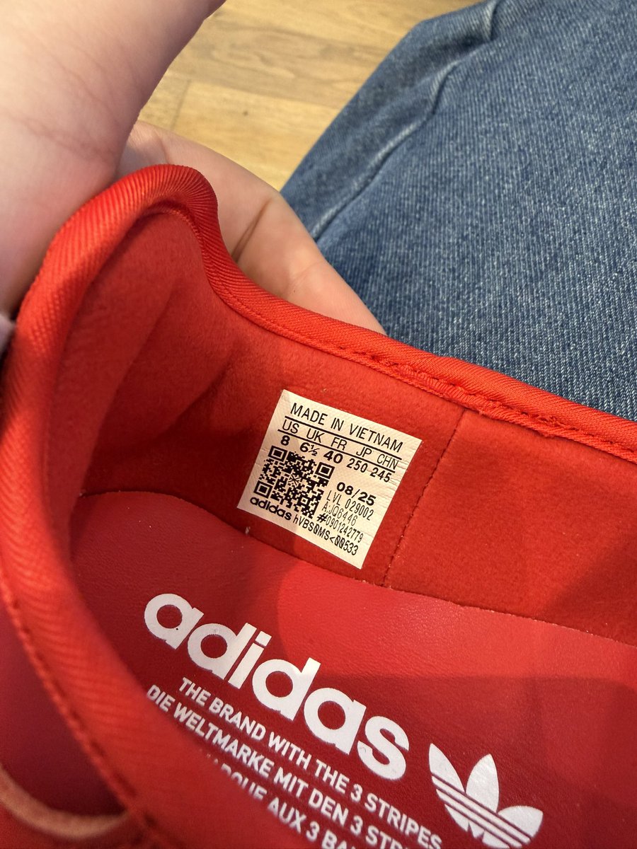 visgii's tweet photo. ซื้อแล้วใส่ไม่ได้(ยังไม่เคยใส่เลย)🥹🥹 ปล่อยต่อคับ 1990 💸💸💸  #ปล่อยรองเท้ามือสอง #รองเท้ามือสอง #adidas https://t.co/HpOEdevRfb