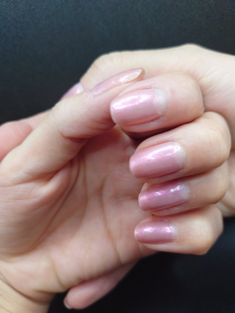 mrh668's tweet photo. 週末のネイル💅
Diorヴェルニ212
もうどうしようもなくかわいいピンク。可愛過ぎる。年齢的にも可愛いピンクは…と思いながらも止められません可愛すぎる。
透け感はあるけれどちゃんと発色もあり、きらき��と光る美しすぎるお色です✨ https://t.co/DxV4w56DdA