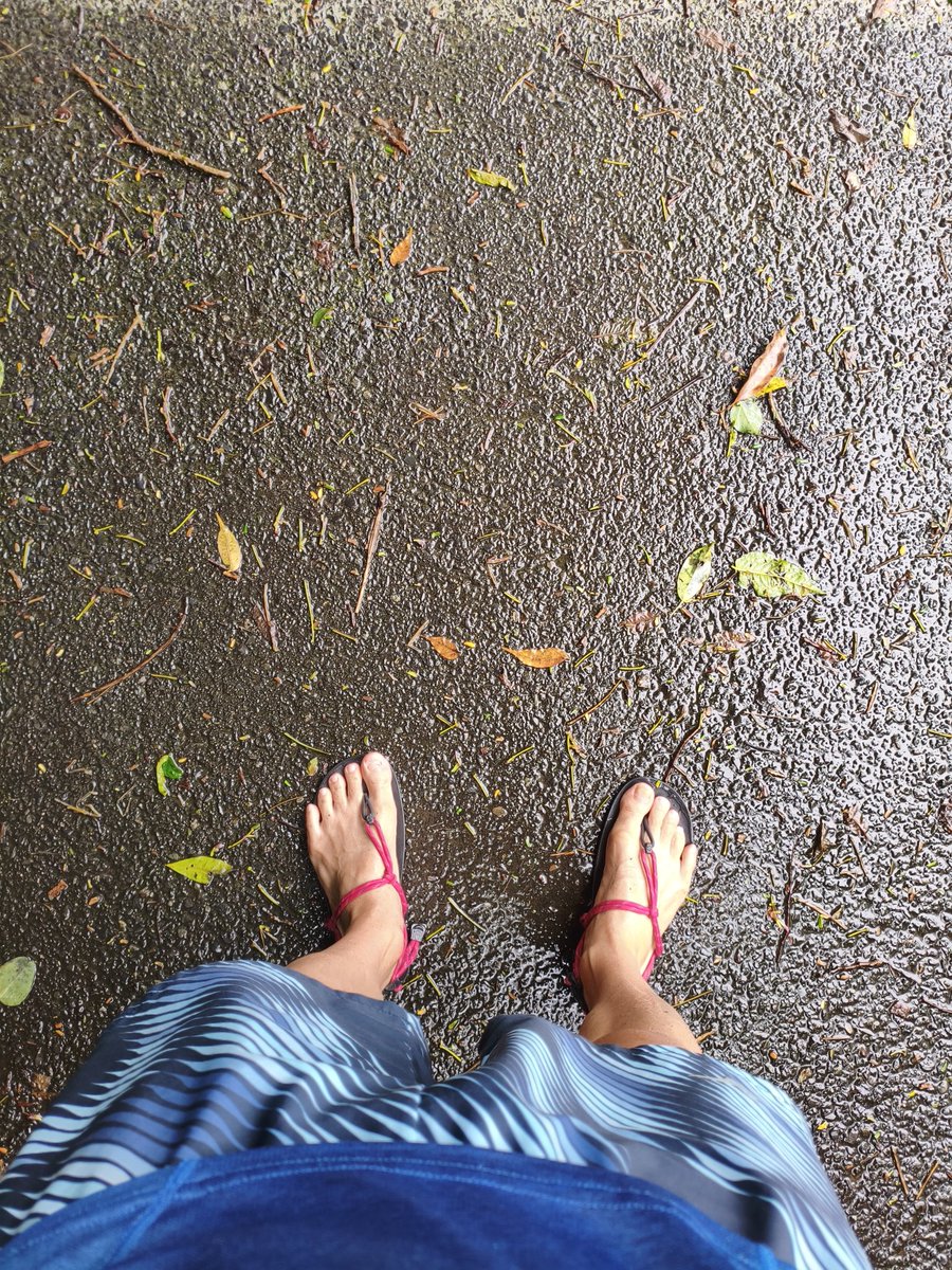 masa11555's tweet photo. のんびりとシャワーラン🚿⛰️🩴　#シャワーラン　#朝活　＃ワラーチ　#ジョギング https://t.co/iBT7NRPStO