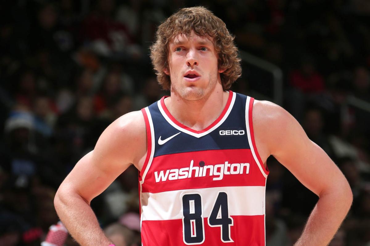 WebberMuse's tweet photo. Only 2 NBA players have ever worn 84

Ron Baker &amp; Chris Webber https://t.co/RjqzOr8GdB