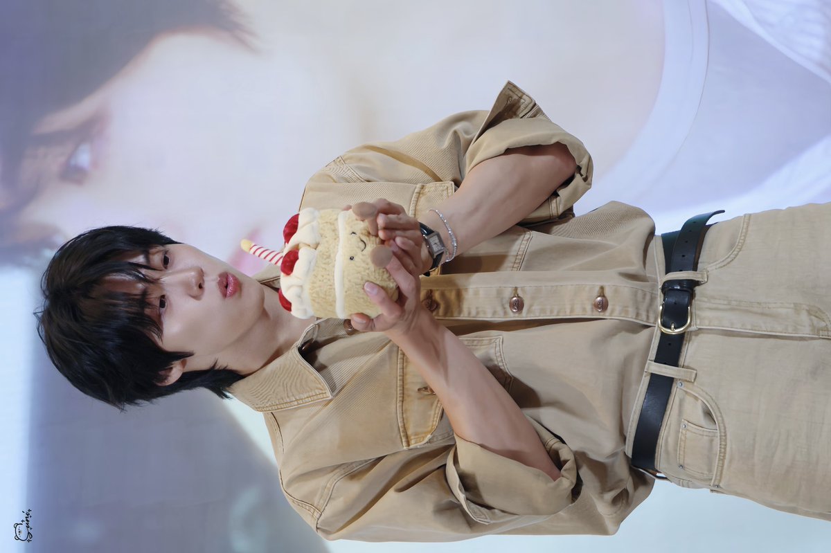 LyxxxxL's tweet photo. 260628 상하이 스타리버 팬싸

협이가 좋아하면
케이크 100개라도 사줄게

#엔플라잉 #이승협 #Nflying #LeeSeunghyub https://t.co/3xBFzqsZ24