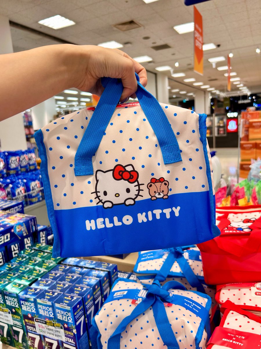 キティちゃん実物❣️ 本体2個とリピール4個+保冷バッグで19900won