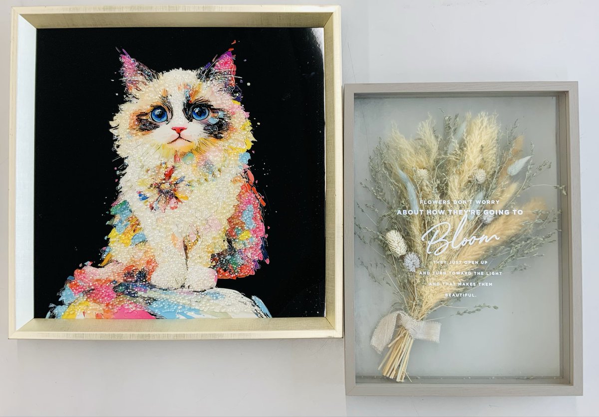 off_higakoshi's tweet photo. 🖼️アートフレーム新入荷🖼️
新しいアートフレームがたくさん入荷しました!
「お部屋がなんだか物足りない…」
そんな時はアートフレームを飾ってみませんか？
1枚で飾るのはもちろん、違う種類を並べて飾るのもおしゃれ✨
お気に入りの1枚を見つけに来てくださいね☺️
#オフハウス東越谷店
#インテリア https://t.co/VbmQpFUjYW
