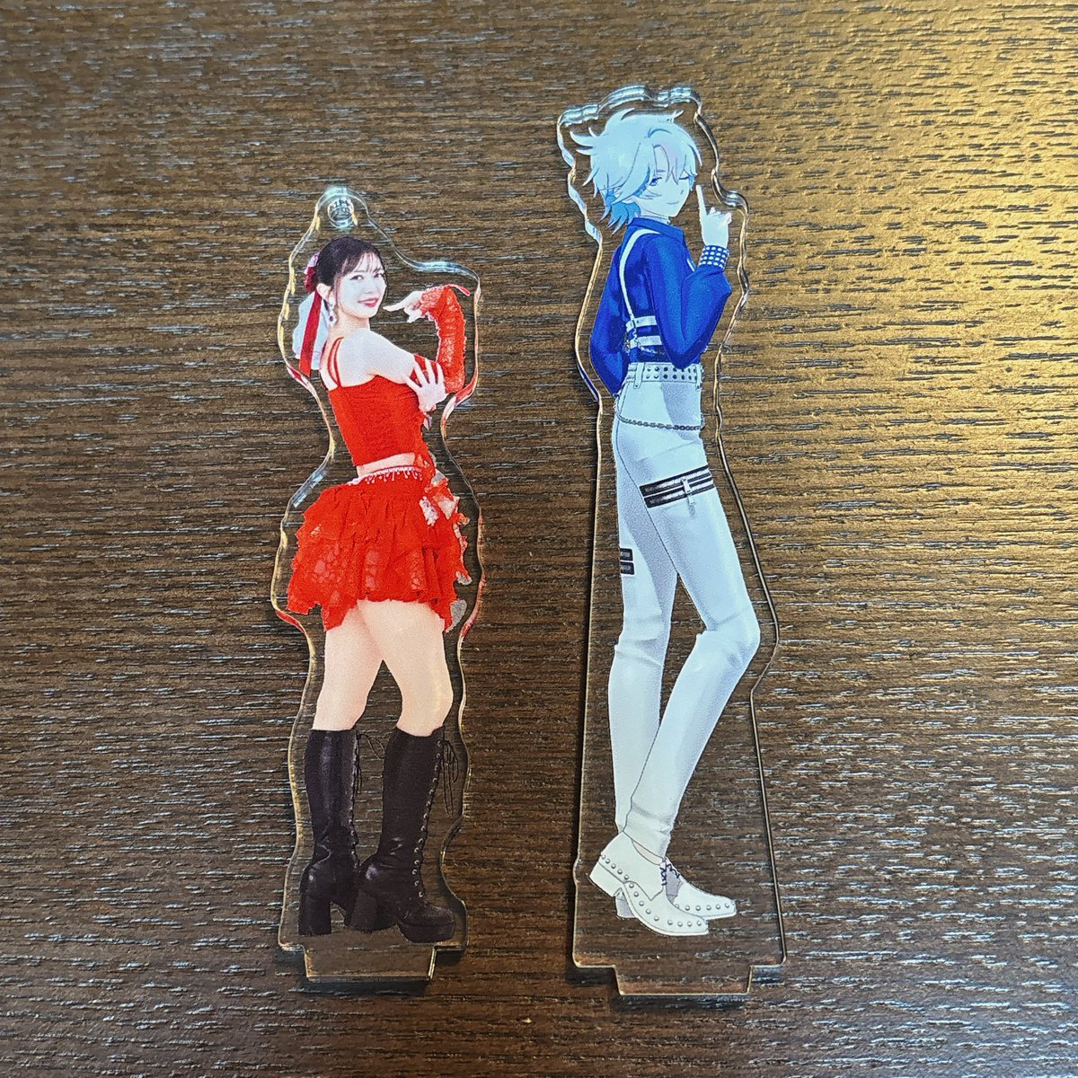 hanada9's tweet photo. アモーレ・ミ・アモーレ♪このアクスタ並べたらちょっと面白かったから見て https://t.co/QTRovi7gBa