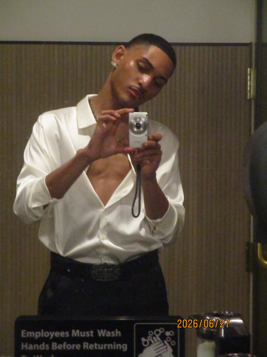 skinnyhotmodel's tweet photo. The picture was cute on it’s own https://t.co/6MaOVY9oqi