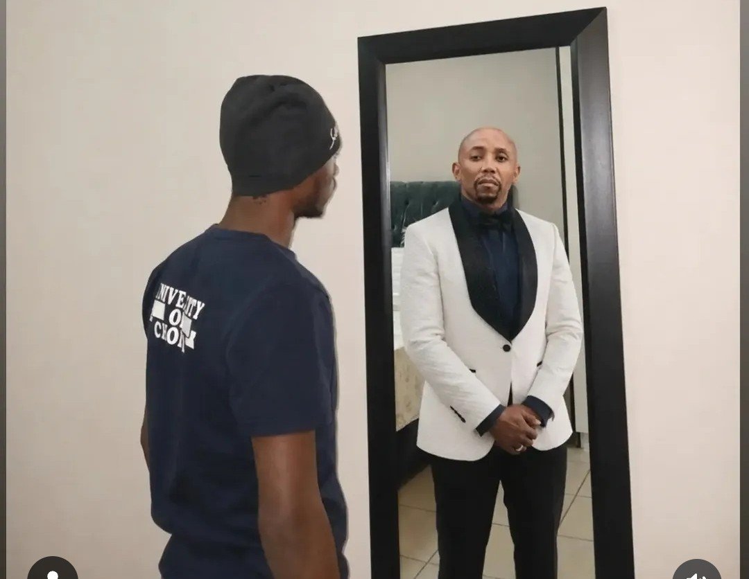 Ephraim_Snr's tweet photo. POV: How i see myself in the mirror after she started replying late!😩💔 https://t.co/BJdDzOszUF